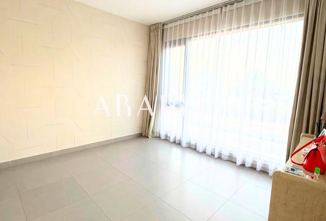 Spacious 4 BR + Maids I Maple 2 I Prime Location photo 3