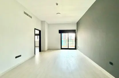 شقة - 2 غرف نوم - 3 حمامات للايجار في مساكن النخبة رقم 2 - مساكن النخبة الرياضية - مدينة دبي الرياضية - دبي