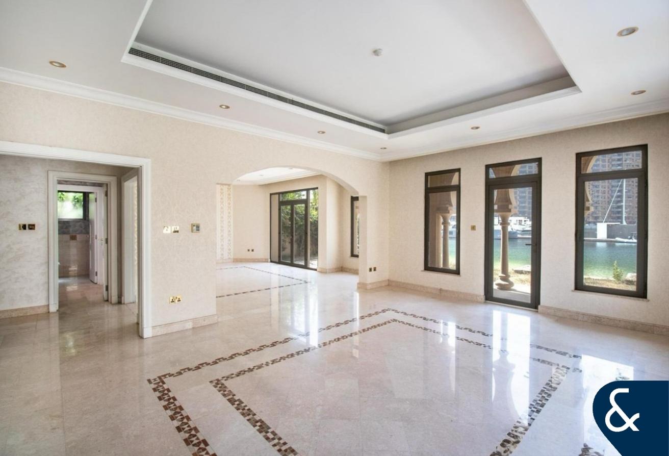 Rare 3 Floors | 5 Bedroom | Skyline View photo 9
