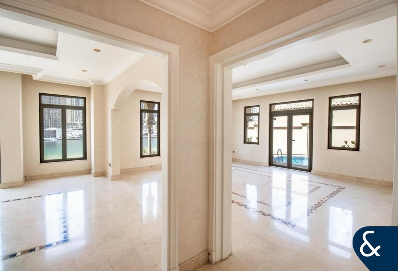 Rare 3 Floors | 5 Bedroom | Skyline View photo 11