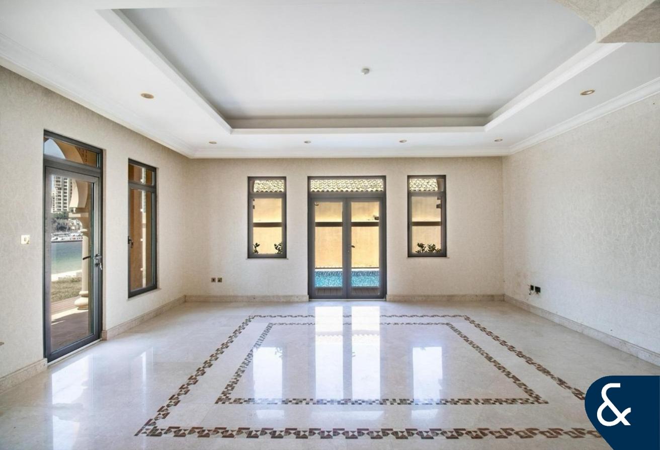 Rare 3 Floors | 5 Bedroom | Skyline View photo 10