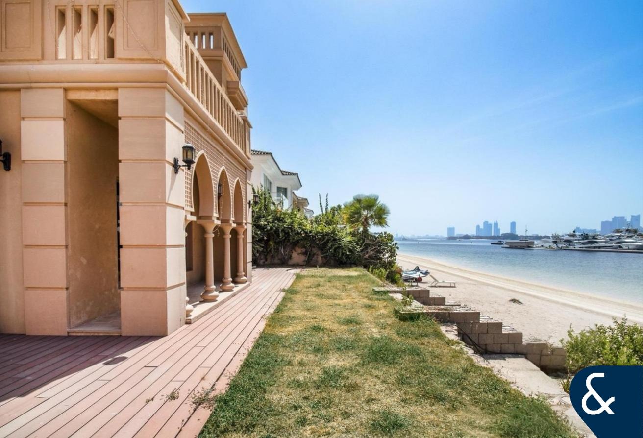 Rare 3 Floors | 5 Bedroom | Skyline View photo 7