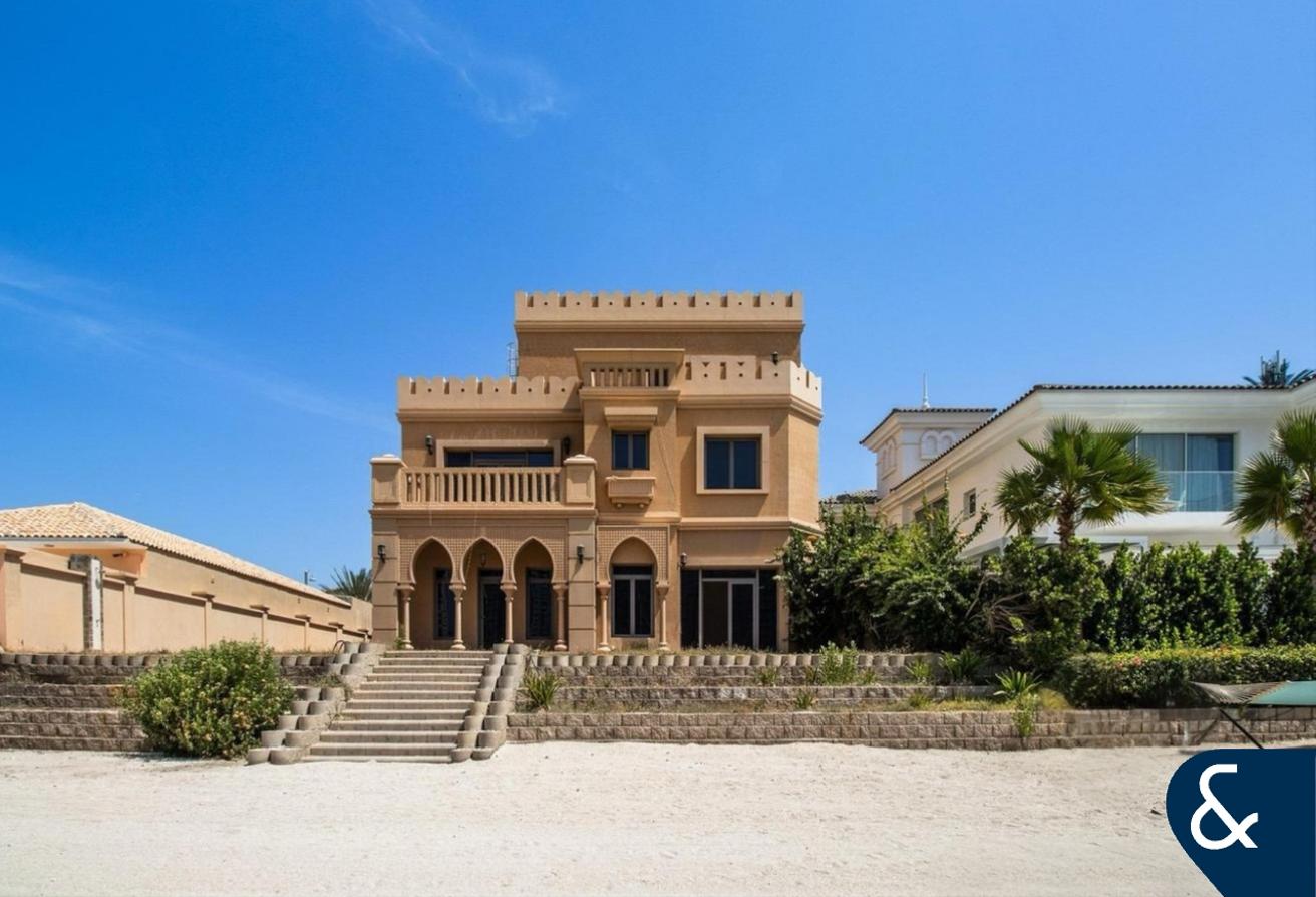 Rare 3 Floors | 5 Bedroom | Skyline View photo 13