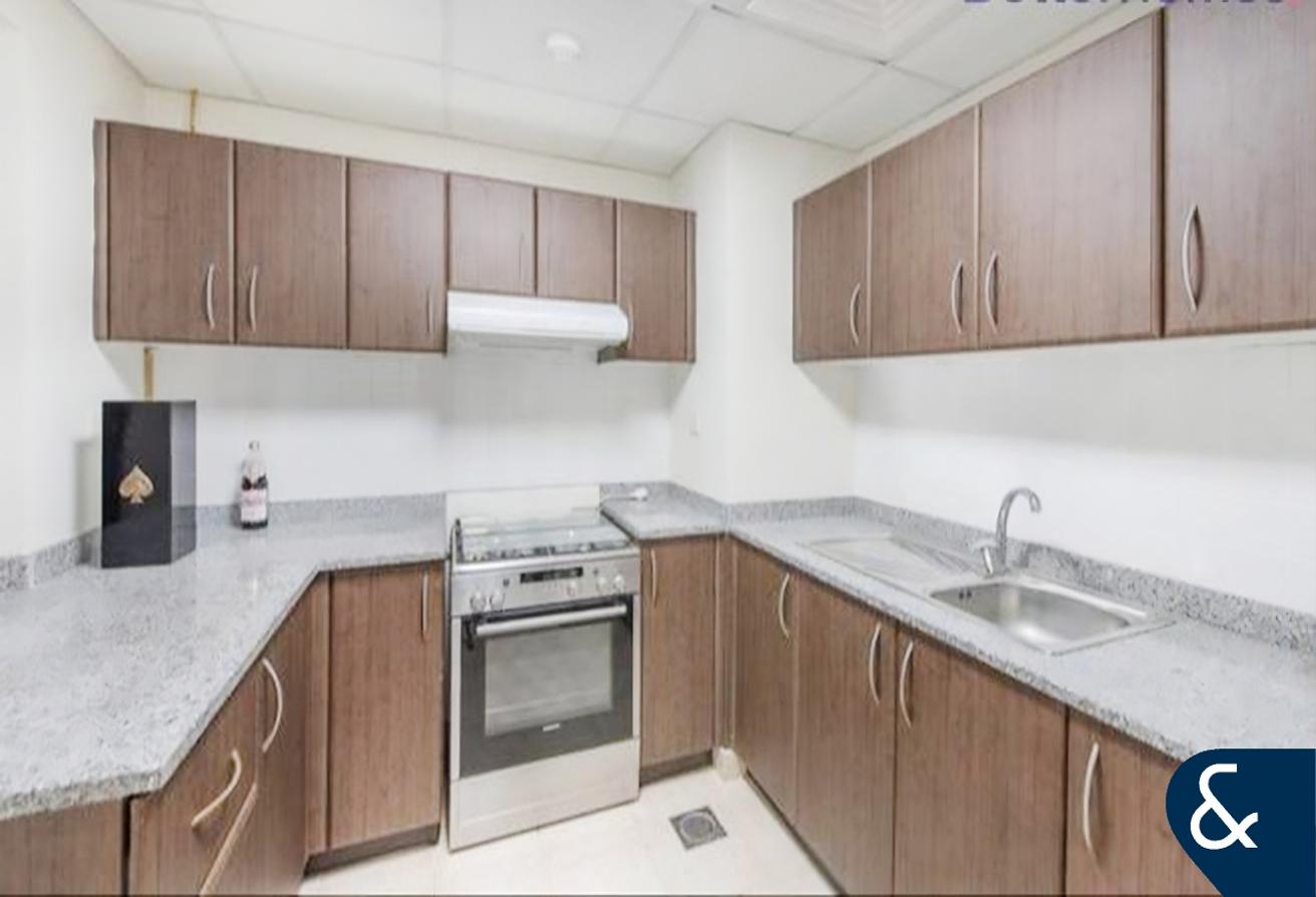 One Bed | Great Location | Spacious photo 5