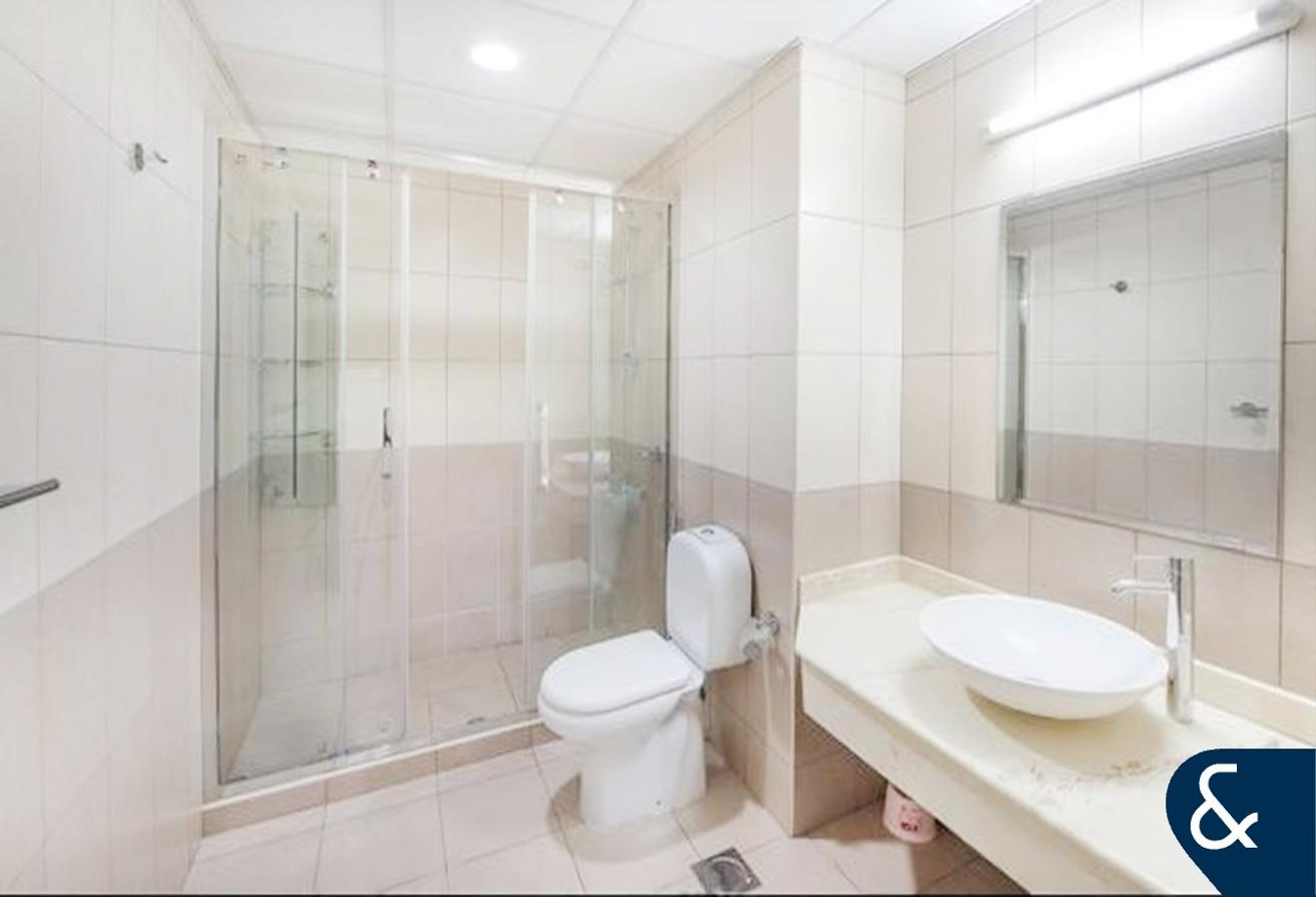 One Bed | Great Location | Spacious photo 8