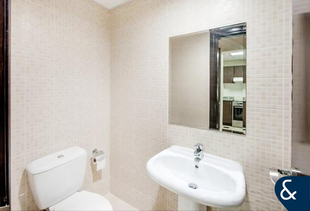 One Bed | Great Location | Spacious photo 11