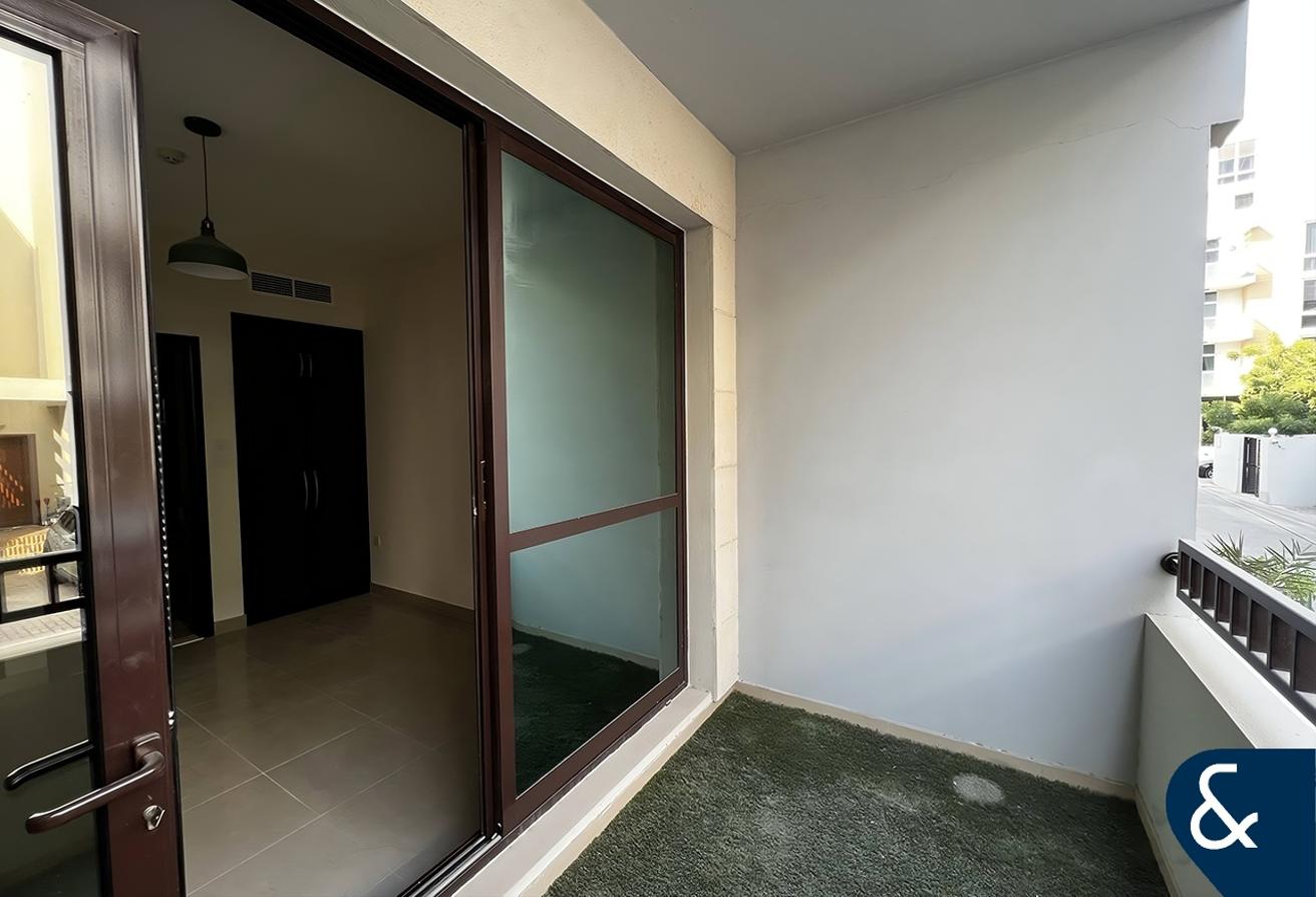 One Bed | Great Location | Spacious photo 10