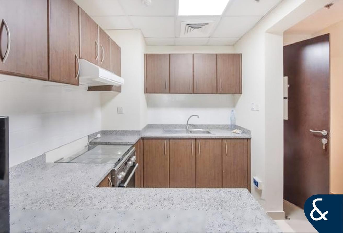 One Bed | Great Location | Spacious photo 4