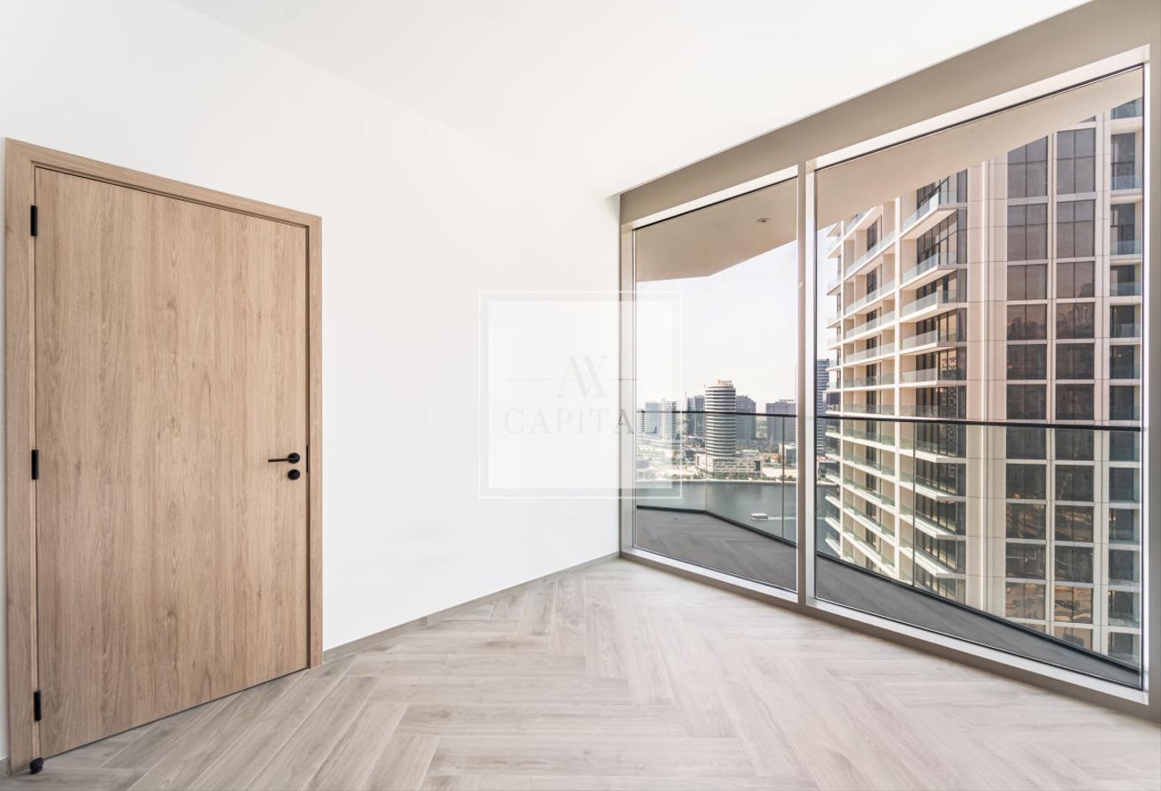 Canal view | Brand new | Spacious photo 6