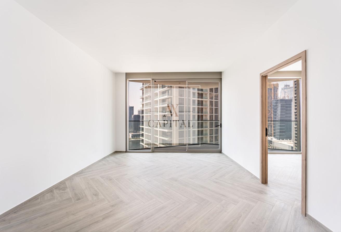 Canal view | Brand new | Spacious photo 16
