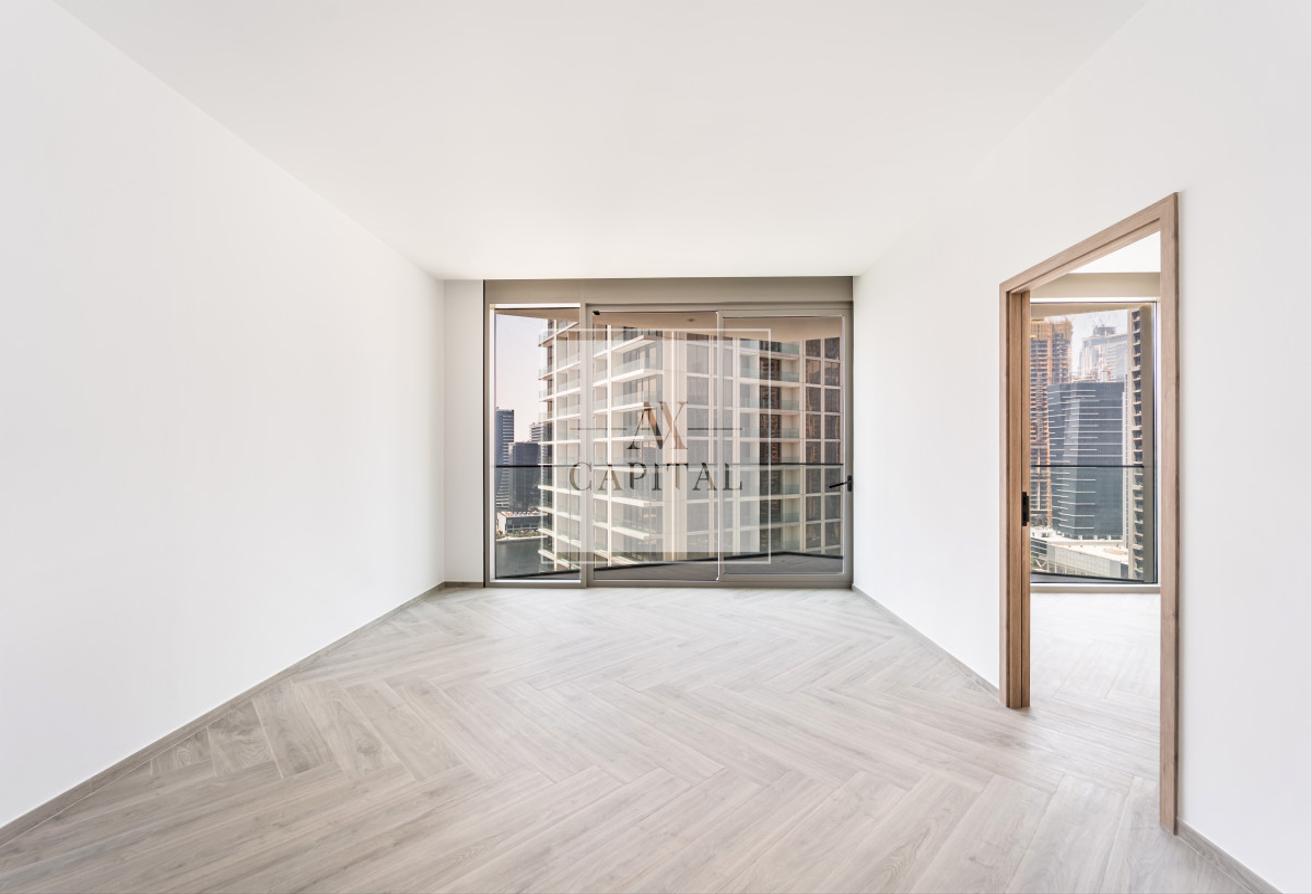 Canal view | Brand new | Spacious photo 12