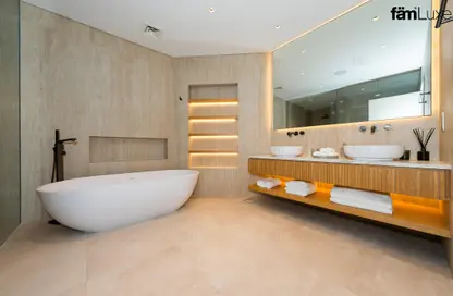 Villa - 5 Bedrooms - 7 Bathrooms for sale in Garden Homes Frond E - Garden Homes - Palm Jumeirah - Dubai