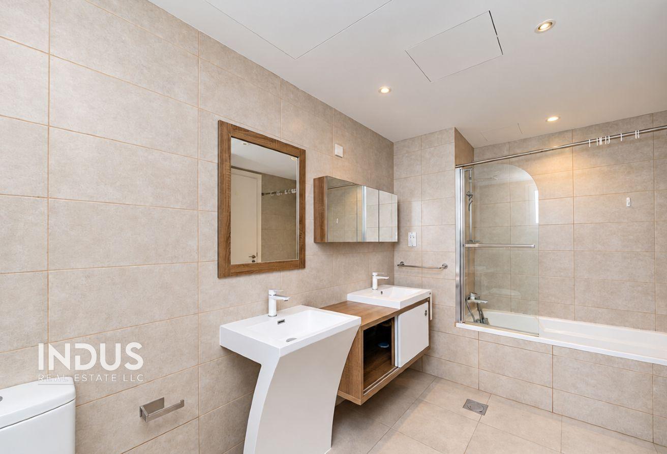 Upgraded 3-Bedroom B End Villa | Lake View | Forat photo 19