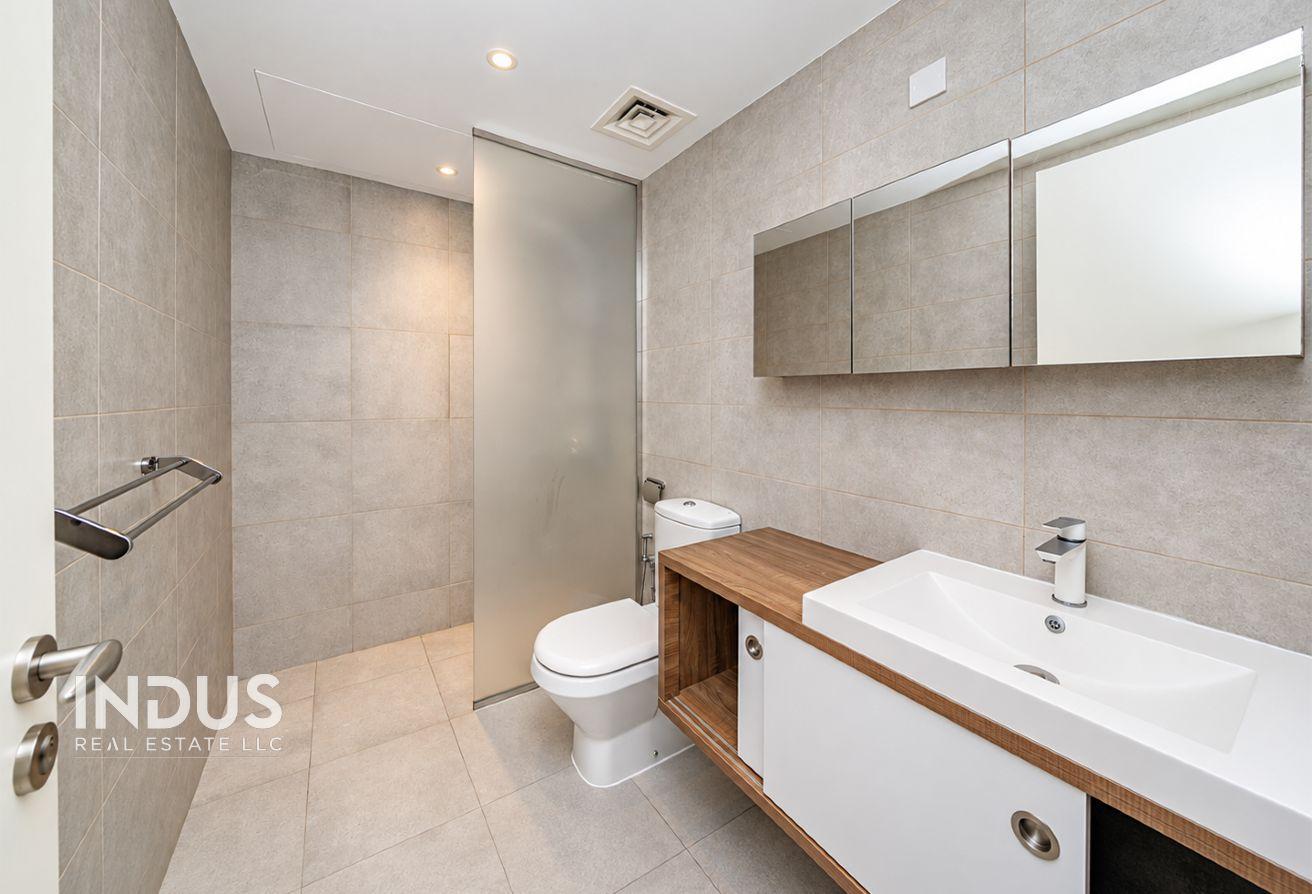 Upgraded 3-Bedroom B End Villa | Lake View | Forat photo 14