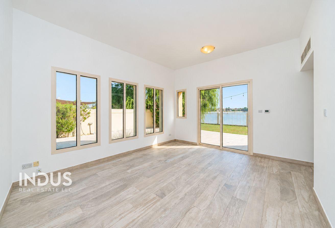 Upgraded 3-Bedroom B End Villa | Lake View | Forat photo 5