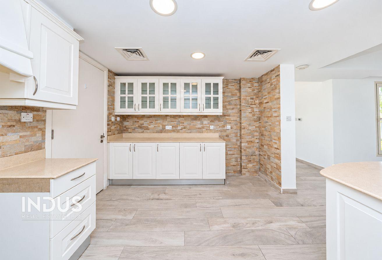 Upgraded 3-Bedroom B End Villa | Lake View | Forat photo 9