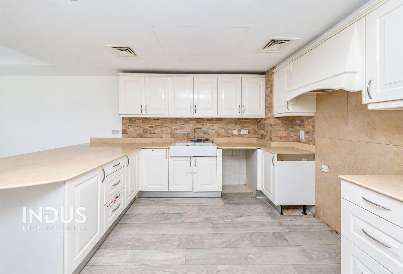 Upgraded 3-Bedroom B End Villa | Lake View | Forat photo 8