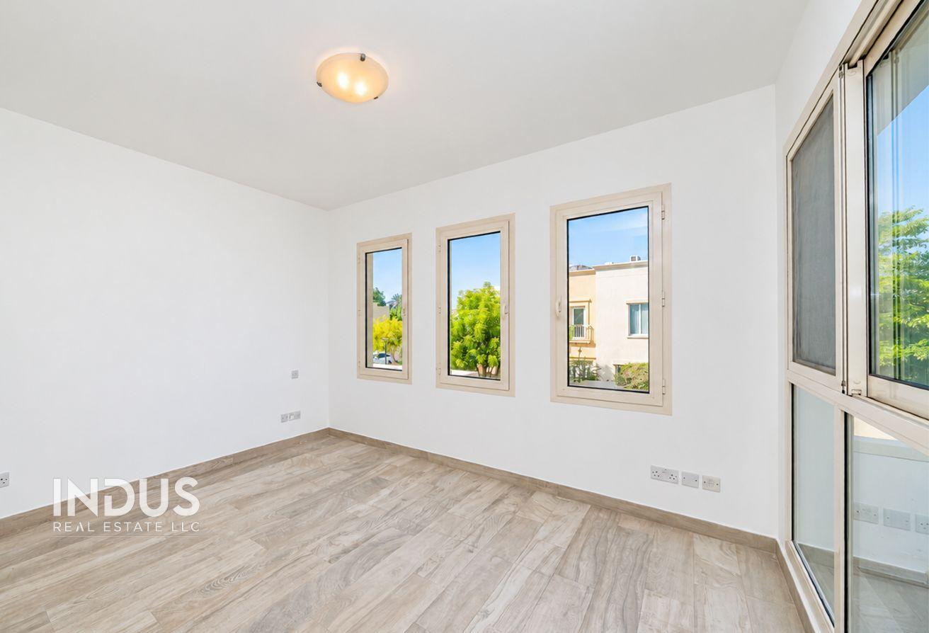 Upgraded 3-Bedroom B End Villa | Lake View | Forat photo 15