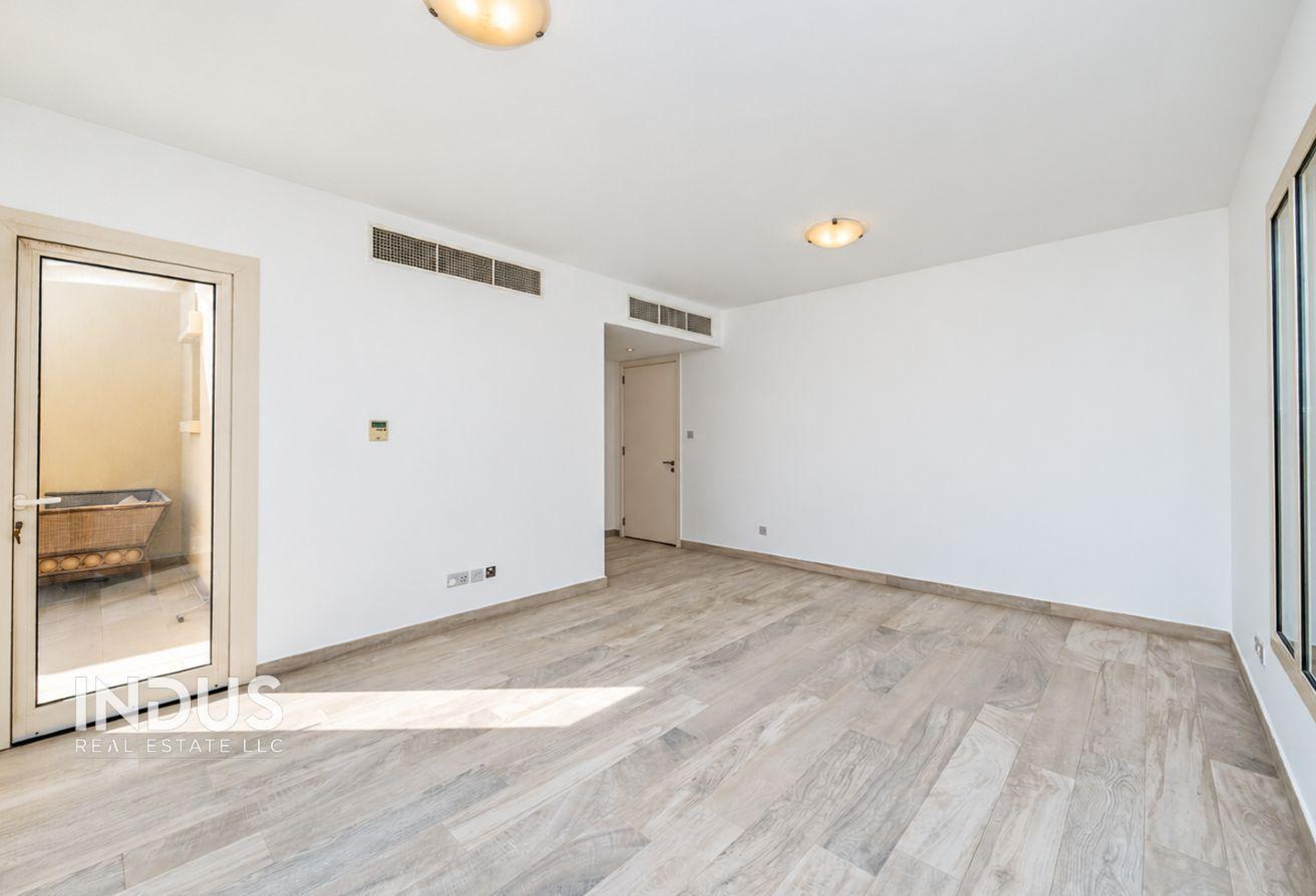 Upgraded 3-Bedroom B End Villa | Lake View | Forat photo 17