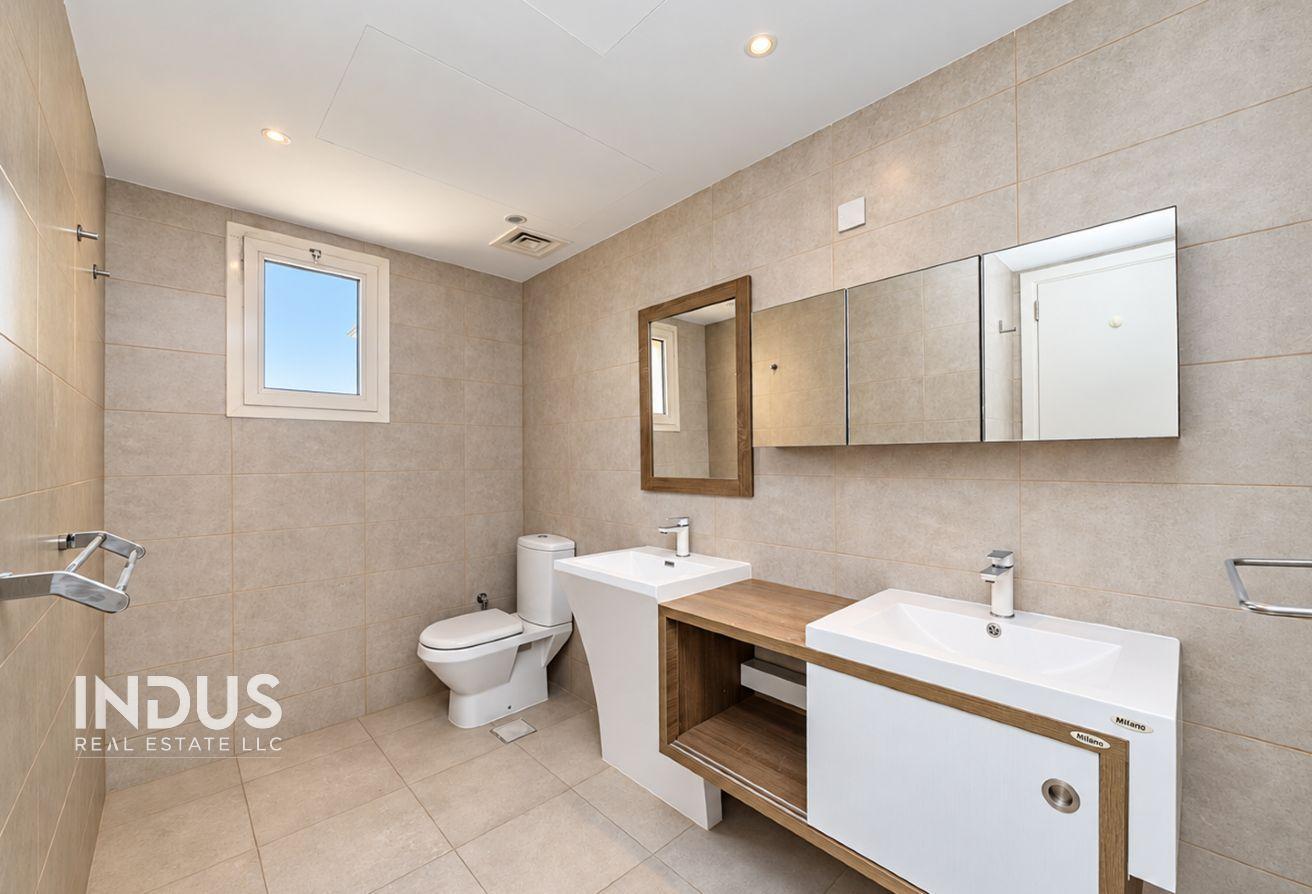 Upgraded 3-Bedroom B End Villa | Lake View | Forat photo 18