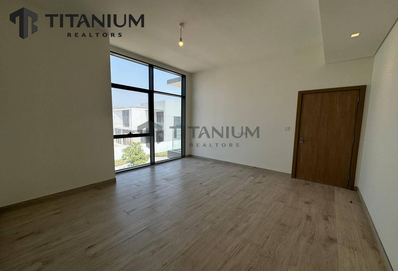 Ready to Move | Spacious 4BR Villa | Great Value photo 12