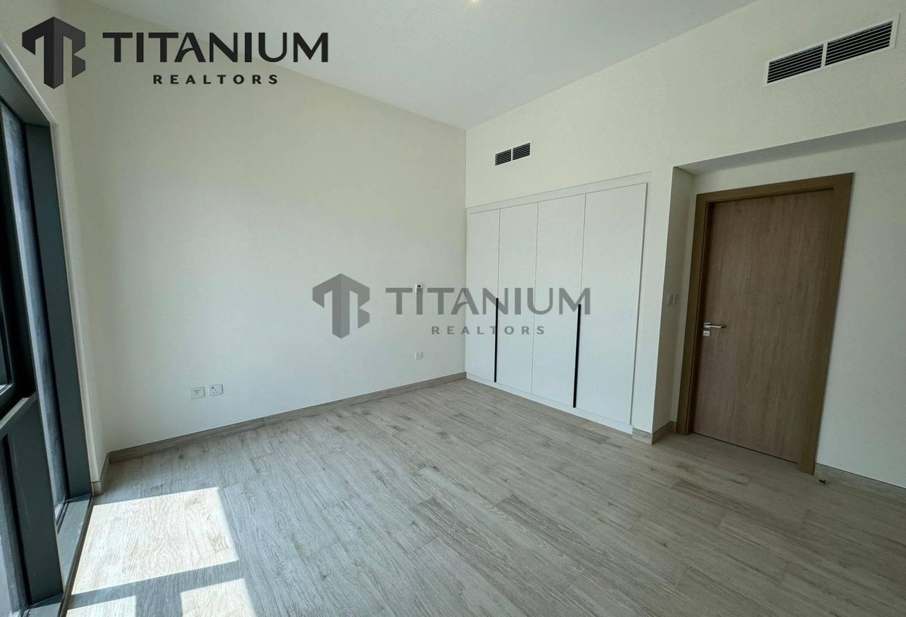 Ready to Move | Spacious 4BR Villa | Great Value photo 4