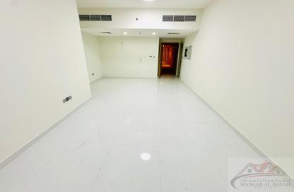 Apartment - 3 Bedrooms - 4 Bathrooms for rent in Muwaileh 29 Building - Muwaileh - Sharjah