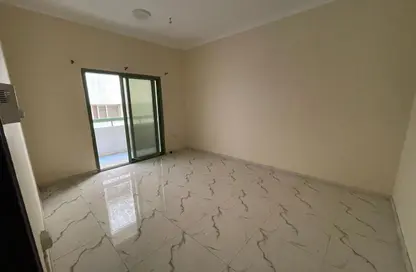 شقة - 2 غرف نوم - 2 حمامات للايجار في بناية المحطة - المحطة - القاسمية - الشارقة