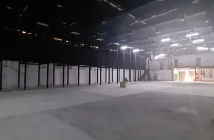 Warehouse - Studio - 3 Bathrooms for rent in Umm Ramool 109 - Umm Ramool - Dubai