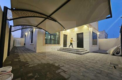 Villa - 4 - 6 for sale in Al Zaheya Gardens - Al Zahya - Ajman