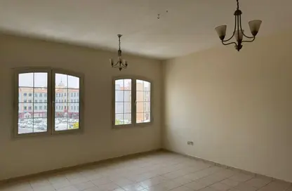 شقة - 1 حمام للبيع في ي 26 - طراز إنجليزي - المدينة العالمية - دبي