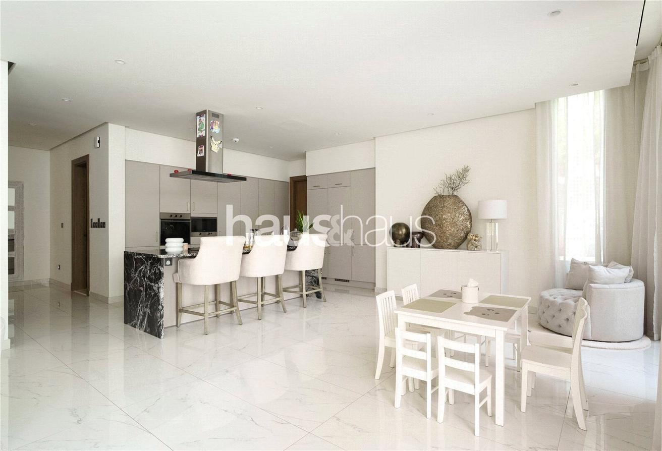 6 Bedroom | One of a Kind Villa | Prime location photo 4