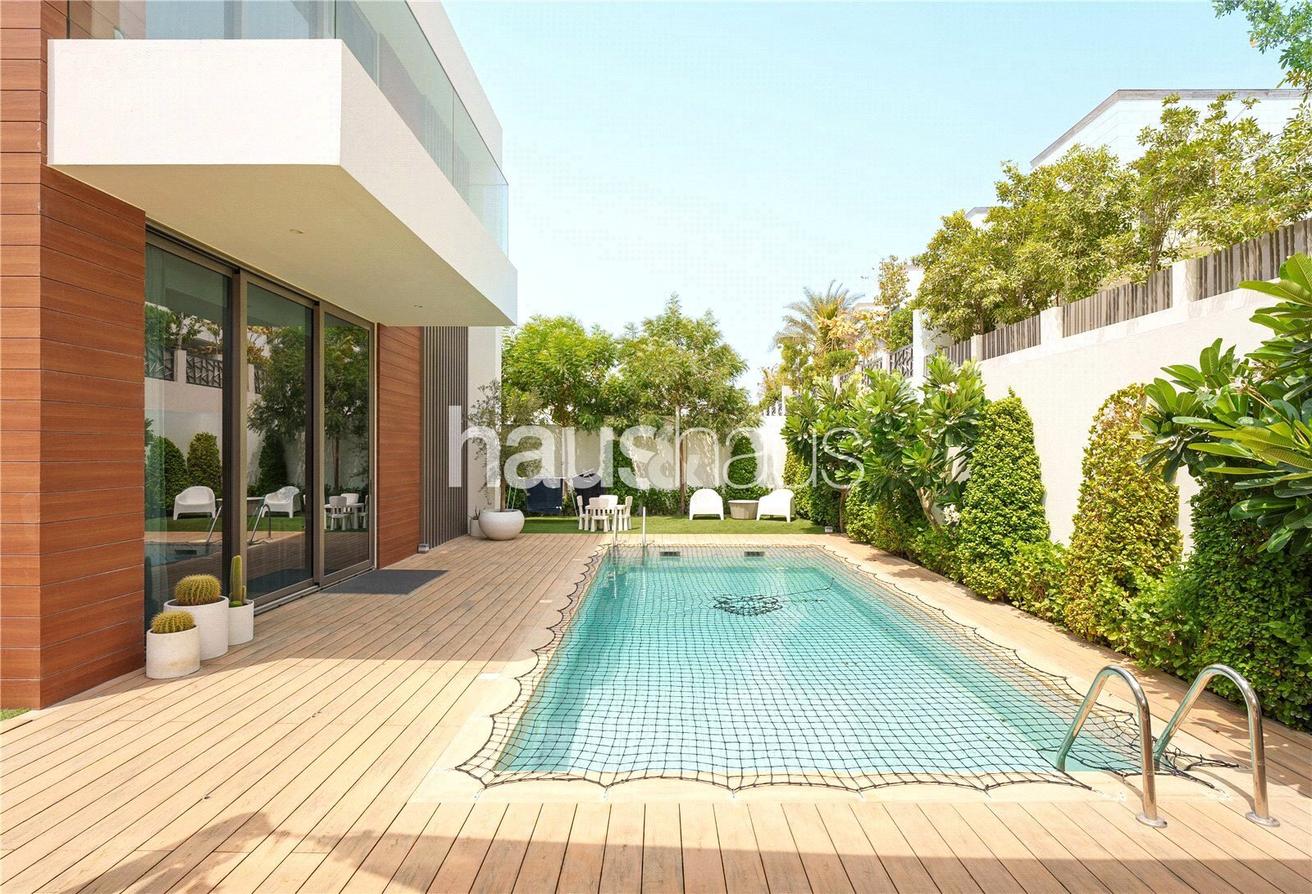 6 Bedroom | One of a Kind Villa | Prime location photo 3