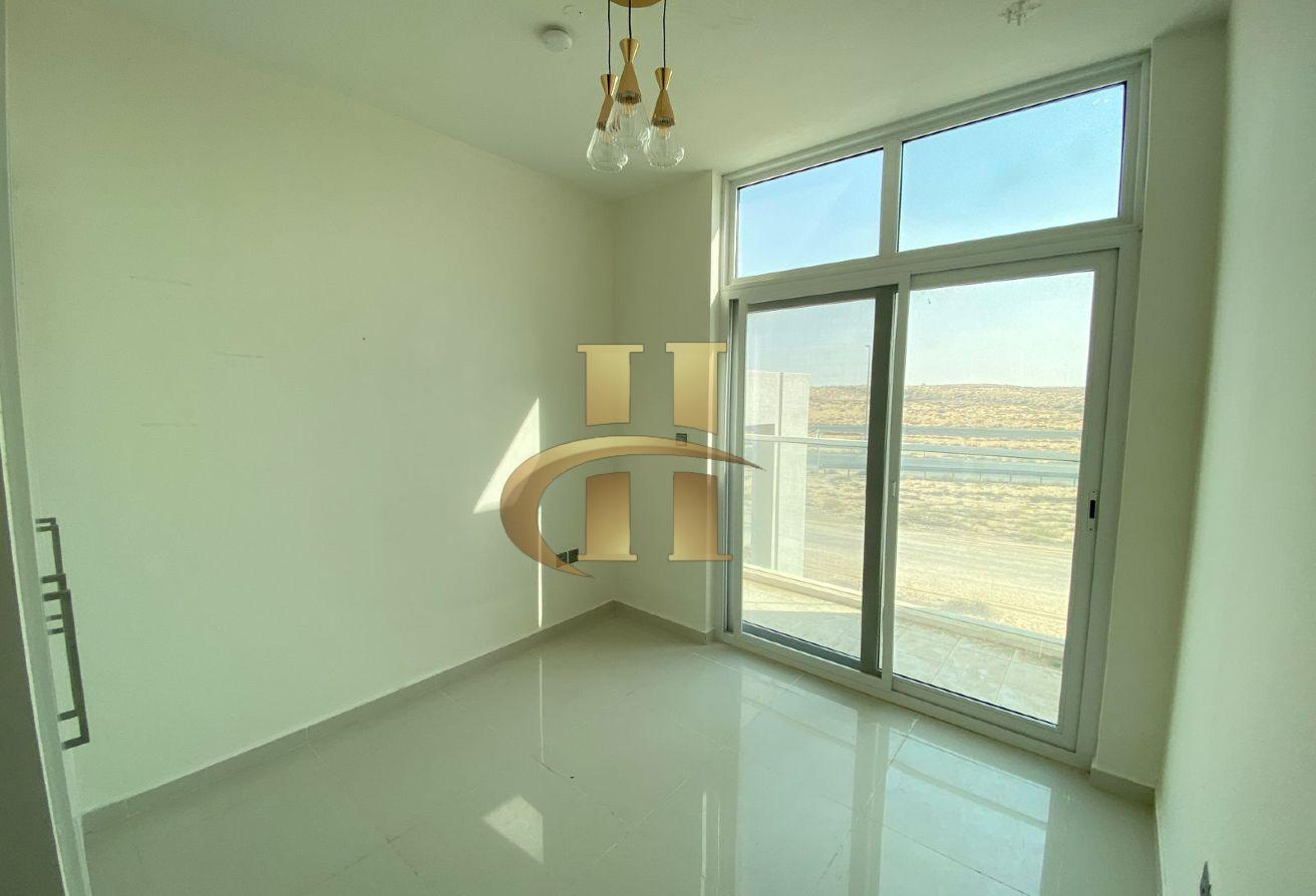 Luxurious Townhouse | Elegant | Ready to move photo 4