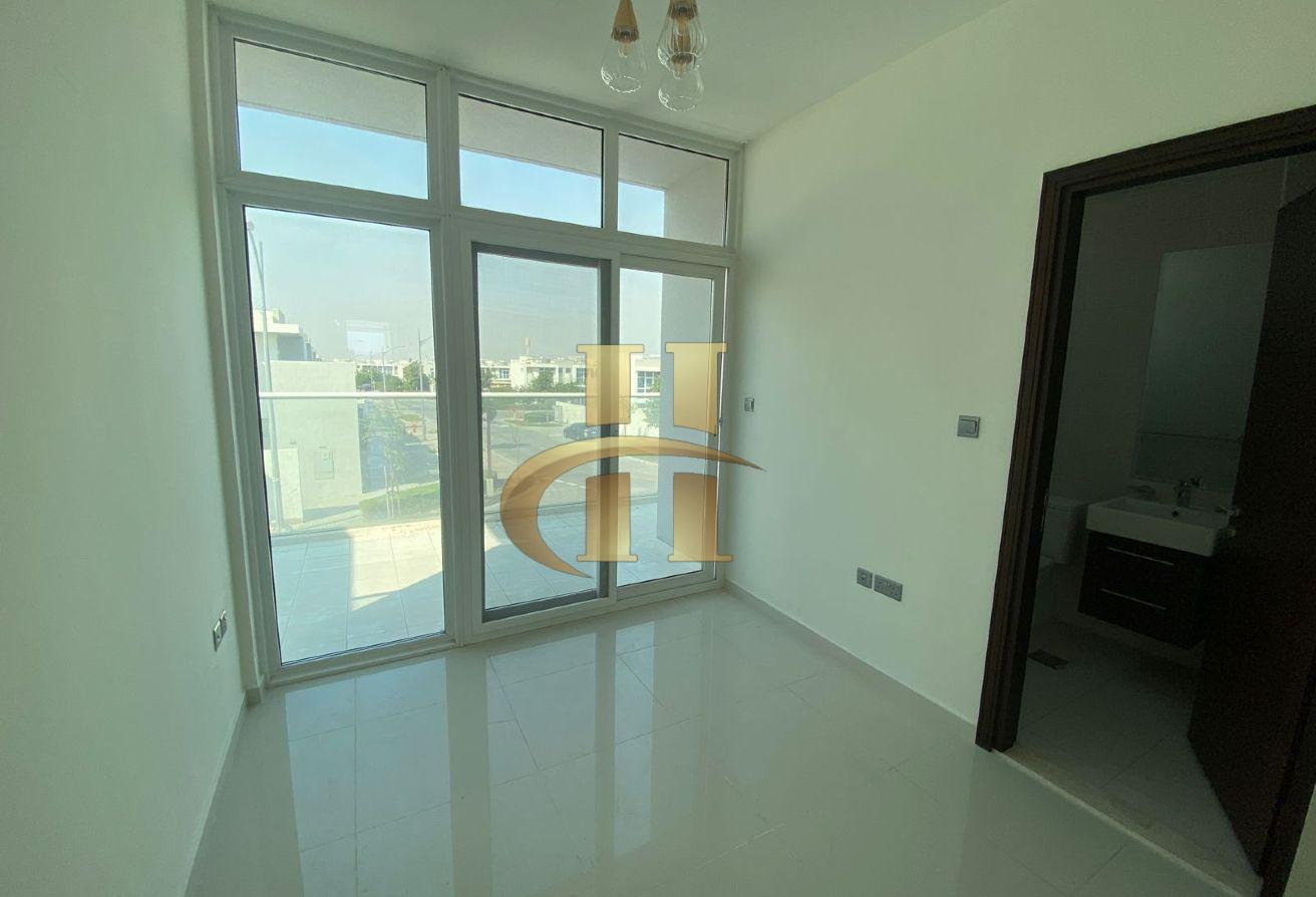 Luxurious Townhouse | Elegant | Ready to move photo 6