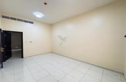 Apartment - 2 Bedrooms - 2 Bathrooms for rent in Al Dafeinah - Asharej - Al Ain