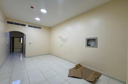 Apartment - 2 Bedrooms - 2 Bathrooms for rent in Al Dafeinah - Asharej - Al Ain Apartment - 2 Bedrooms - 2 Bathrooms for rent in Al Dafeinah - Asharej - Al Ain