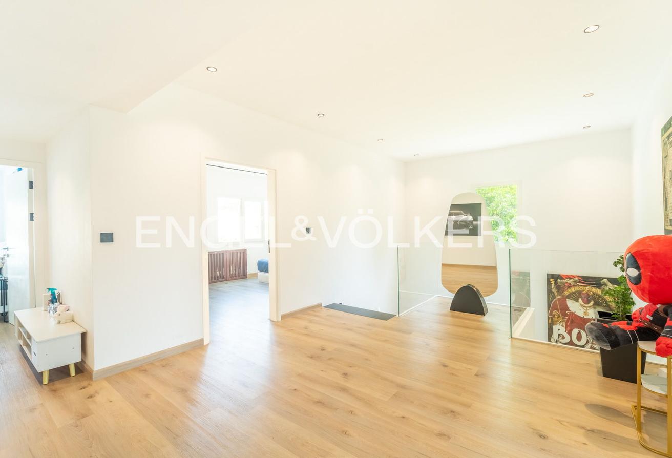 Available August | Fully Upgraded | Private Pool photo 8