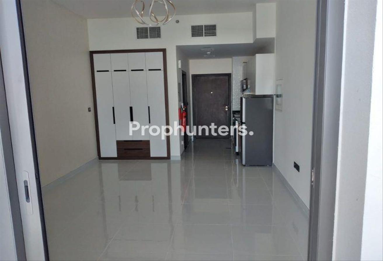 Vacant Soon | Pool View | Prime location photo 3