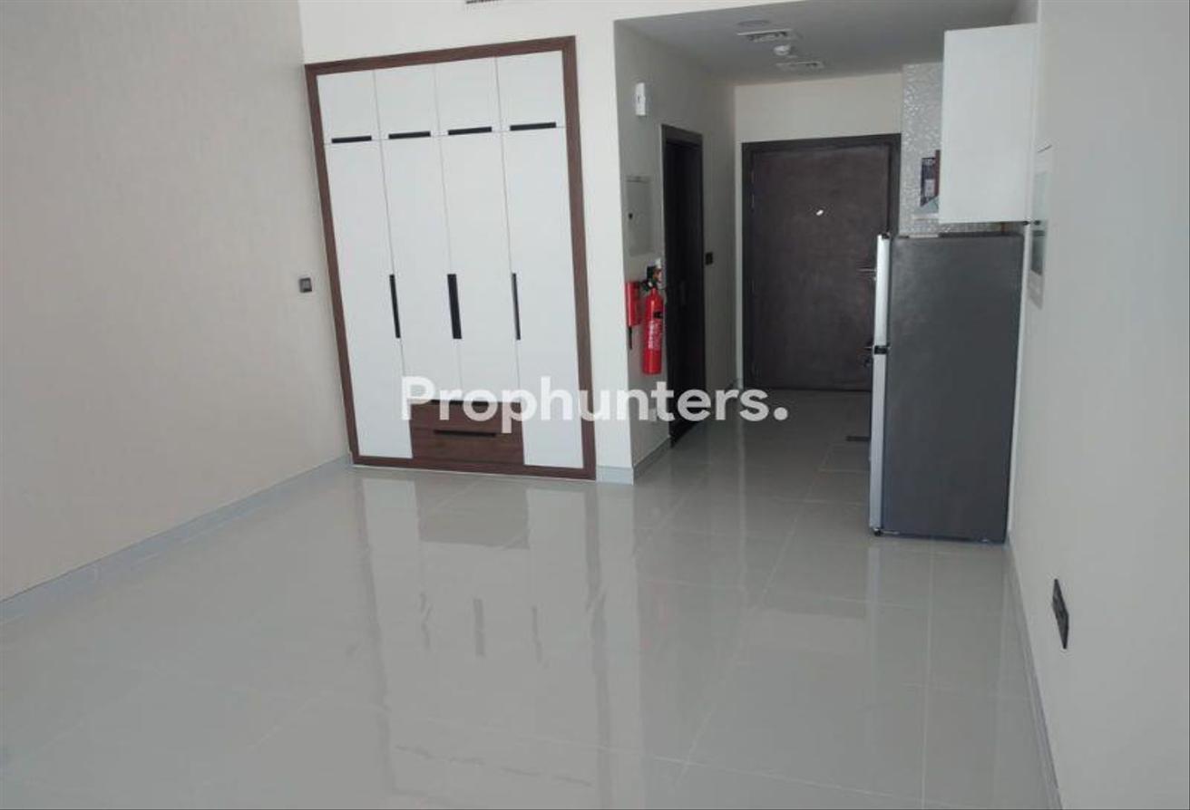 Vacant Soon | Pool View | Prime location photo 4