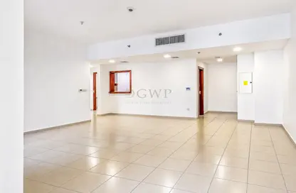Apartment - 3 Bedrooms - 4 Bathrooms for sale in Shams 2 - Shams - Jumeirah Beach Residence - Dubai