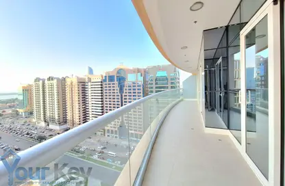 شقة - 3 غرف نوم - 4 حمامات للايجار في يونايتد سكوير - الخالدية - أبوظبي