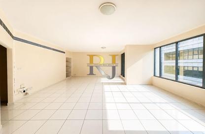Apartment - 3 Bedrooms - 3 Bathrooms for rent in Golden Sands 7 - Al Mankhool - Bur Dubai - Dubai