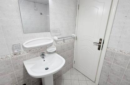 Apartment - 1 Bedroom - 1 Bathroom for rent in Khalifa Street - Central District - Al Ain