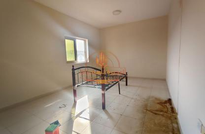 Labor Camp - Studio - 5 for rent in Al Sajaa S - Al Sajaa - Sharjah
