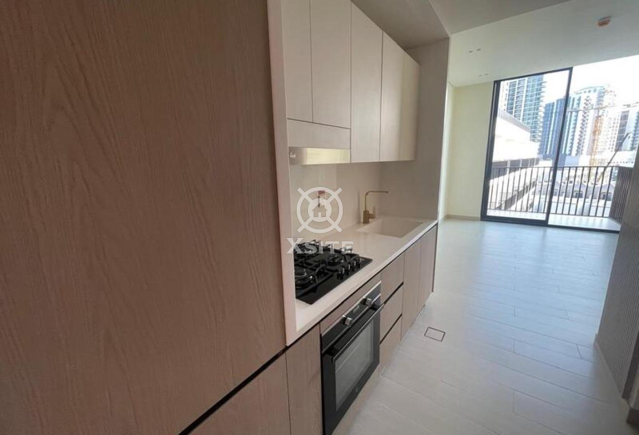 Modern Studio |Fitted Kitchen| Ready to Move photo 3