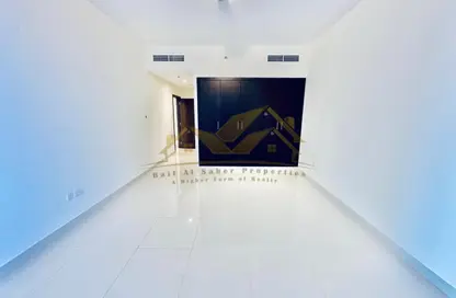 شقة - غرفة نوم - 2 حمامات للايجار في برج دوجا - شارع الشيخ زايد - دبي