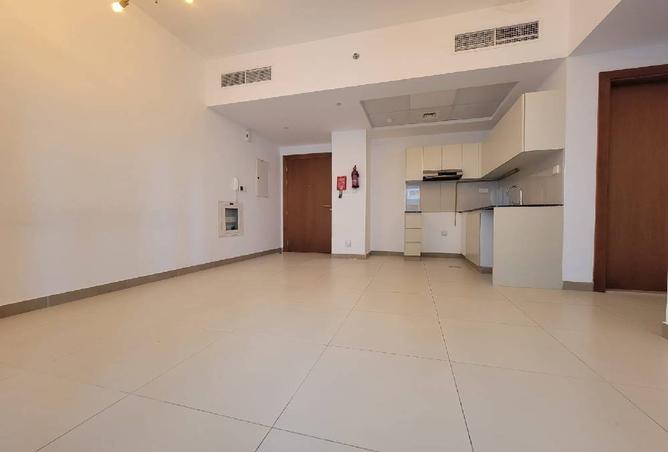 3 Balconies | Open Kitchen | 6 Cheques | Vacant photo 2