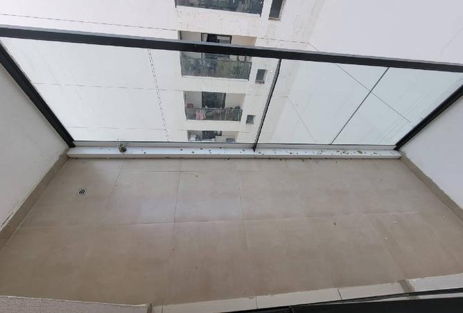 3 Balconies | Open Kitchen | 6 Cheques | Vacant photo 3