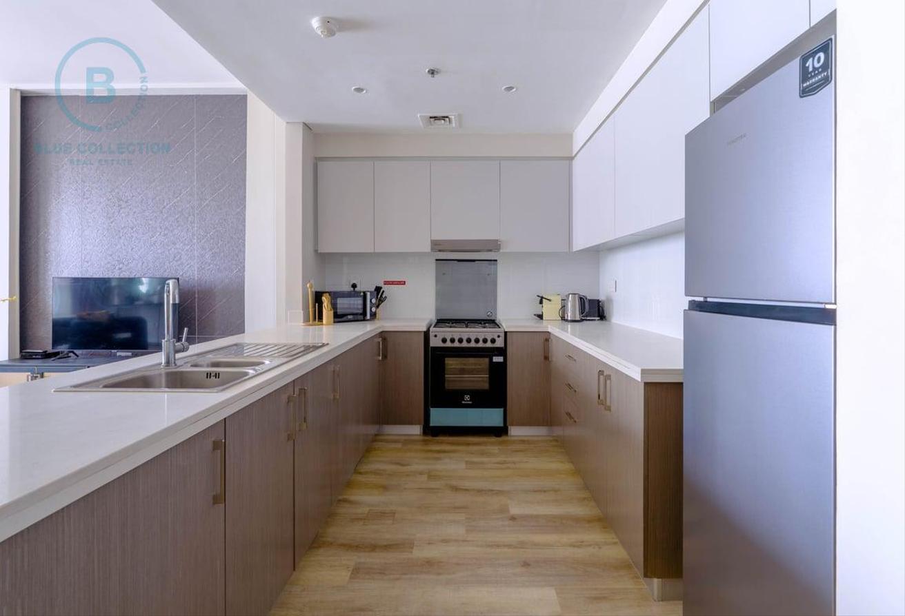 Furnished | On Boulevard | Spacious Layout photo 11